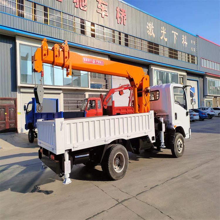 运城市三轮随车吊定制 农用改装机自备吊中瑞长期出售